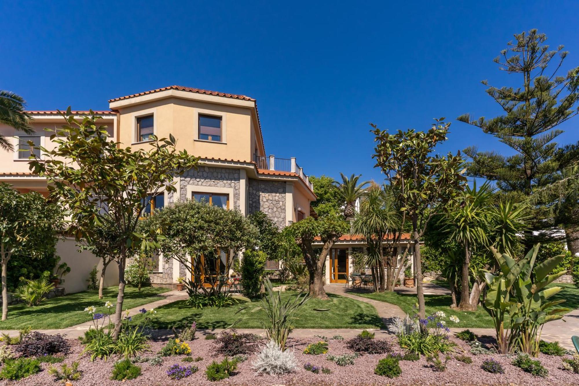 Villa Solatia 马萨鲁布朗斯 外观 照片