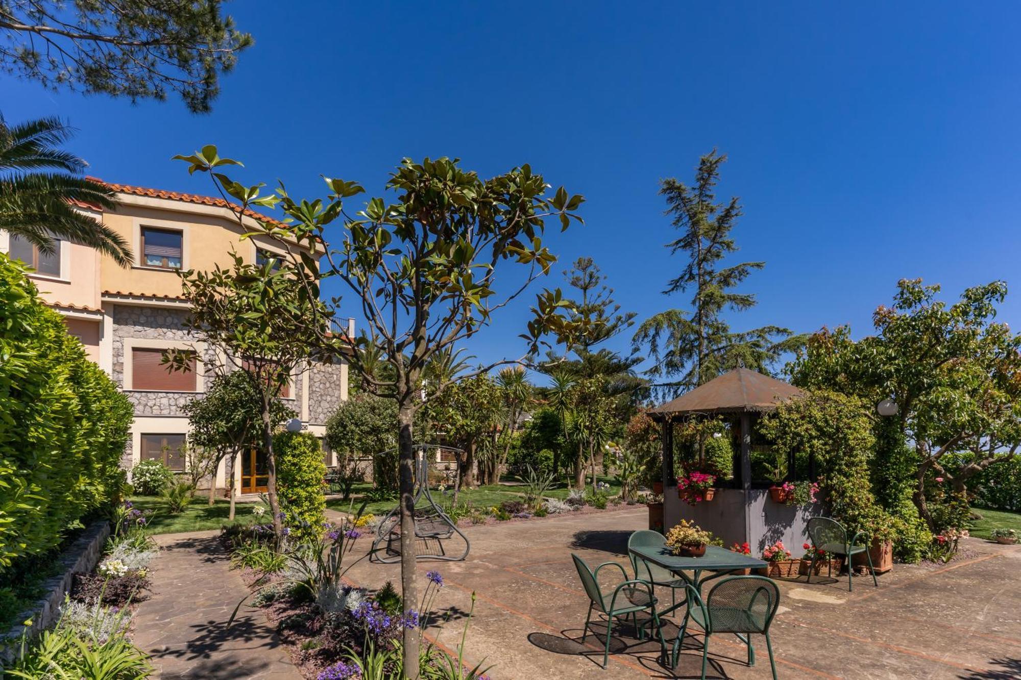 Villa Solatia 马萨鲁布朗斯 外观 照片